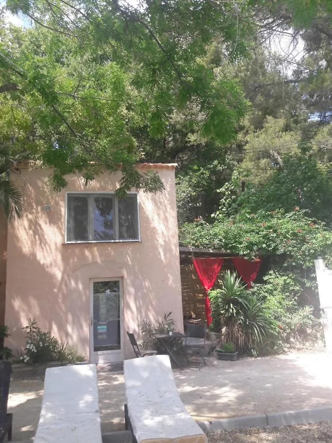 Appartement Le jardin de Sabine à Éguilles 0*,  France